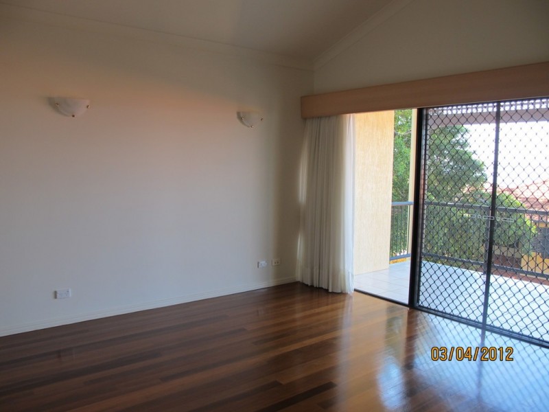 123 Shore Street North, Cleveland QLD 4163