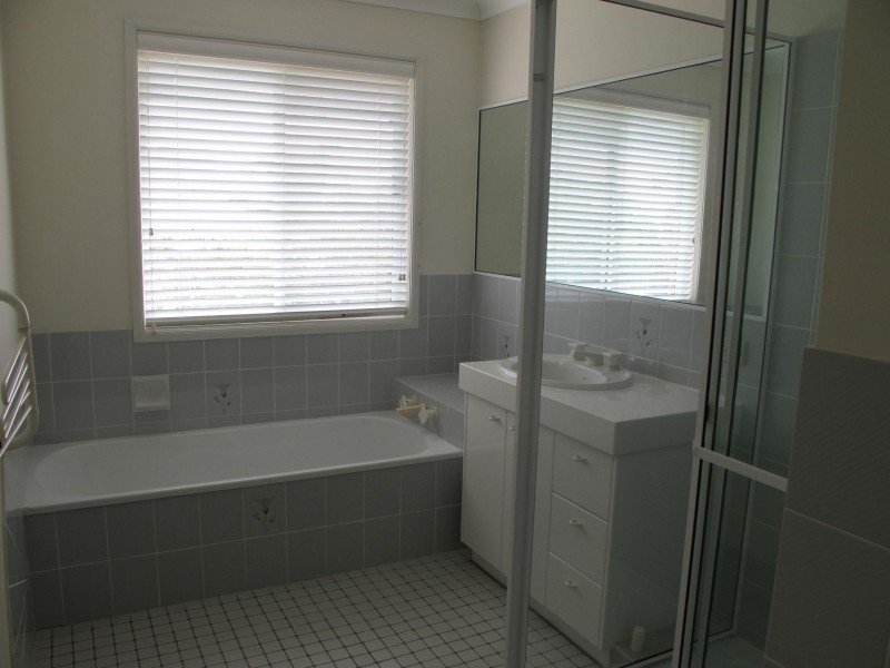 1 Binnacle Close, Raby Bay QLD 4163