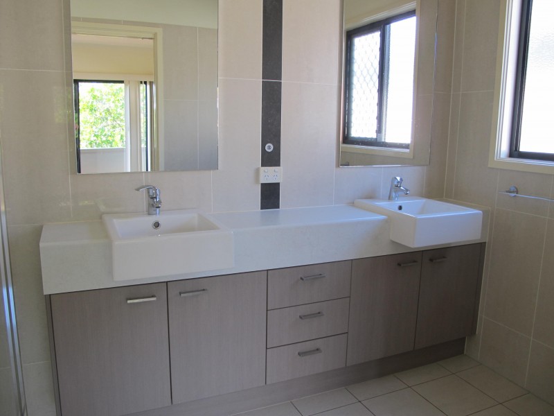 54 Whites Road, Manly West QLD 4179