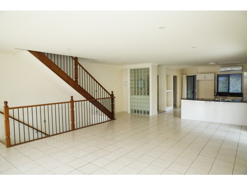 123 Shore Street North, Cleveland QLD 4163