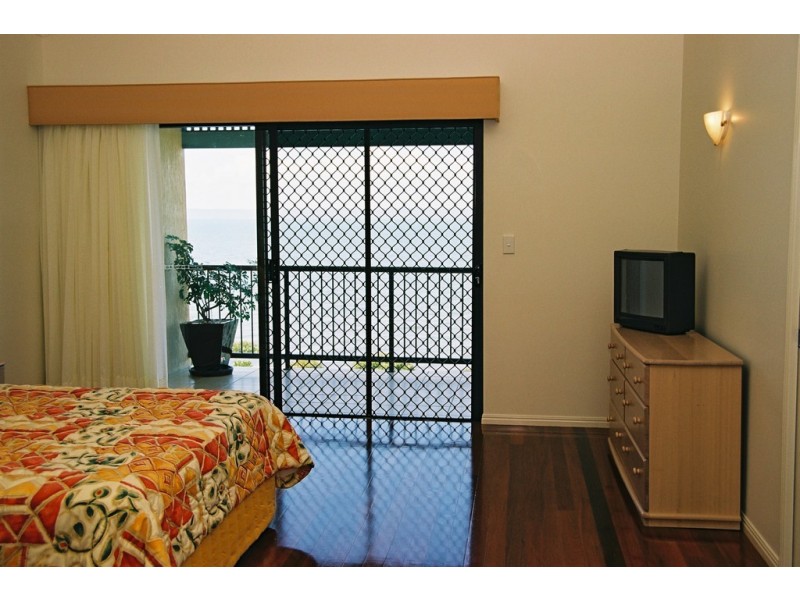 123 Shore Street North, Cleveland QLD 4163