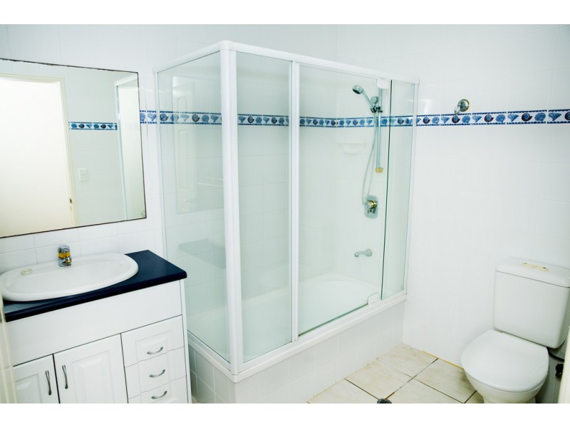 123 Shore Street North, Cleveland QLD 4163