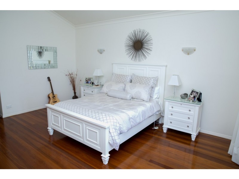 123 Shore Street North, Cleveland QLD 4163