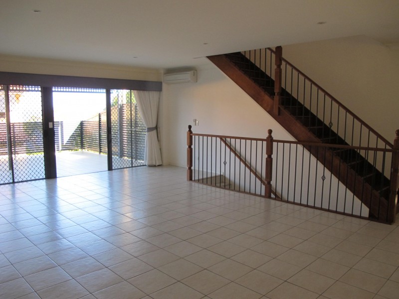 123 Shore Street North, Cleveland QLD 4163