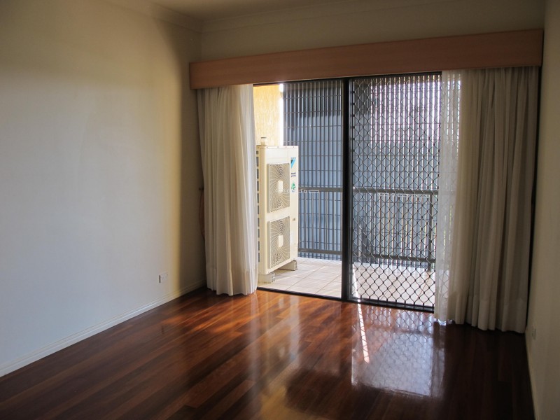 123 Shore Street North, Cleveland QLD 4163