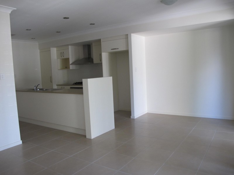 12 Worchester, Wakerley QLD 4154