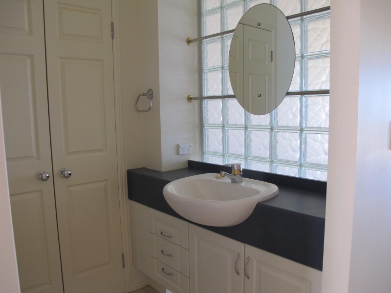 123 Shore Street North, Cleveland QLD 4163