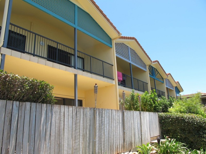 123 Shore Street North, Cleveland QLD 4163