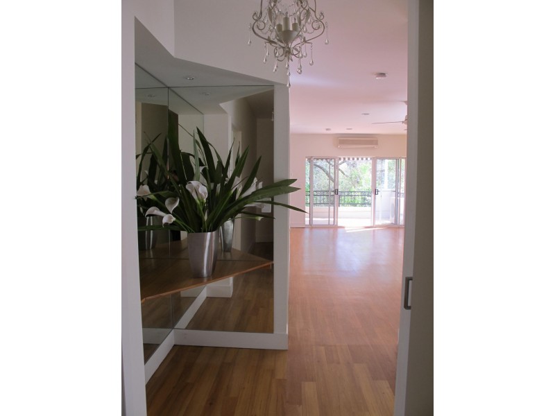 Unit 8 / 23 Bellevue Terrace, St Lucia QLD 4067