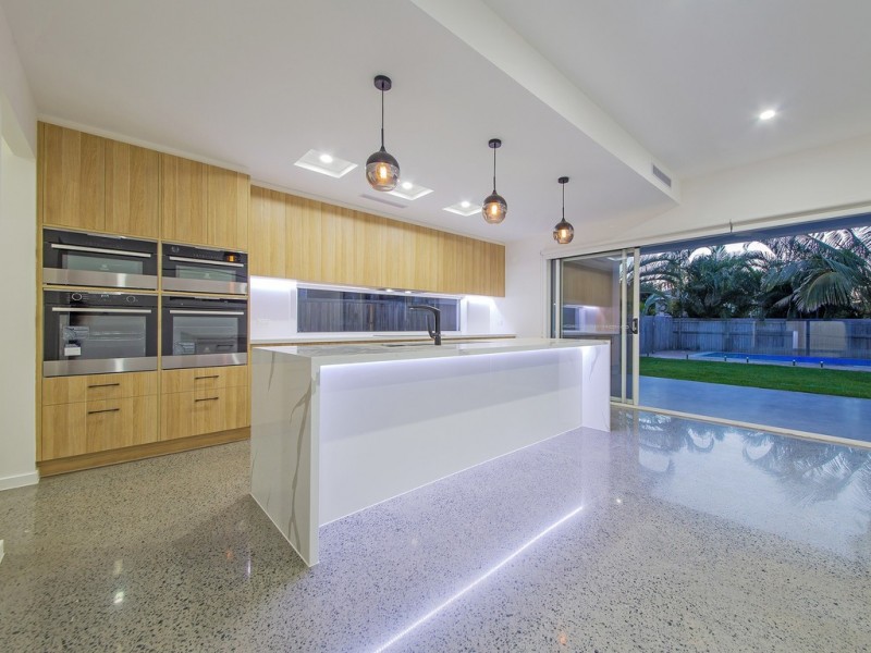 4 Talburpin Esplanade, Redland Bay QLD 4165