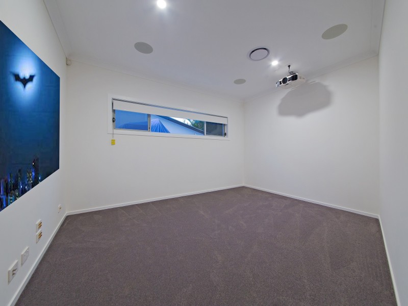 4 Talburpin Esplanade, Redland Bay QLD 4165