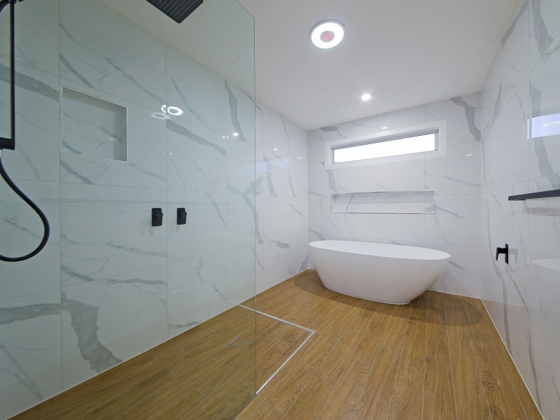 4 Talburpin Esplanade, Redland Bay QLD 4165