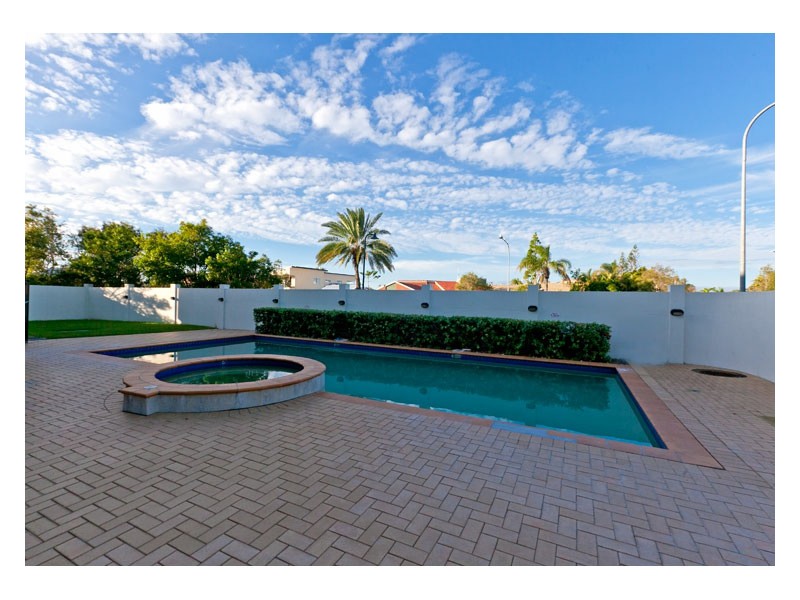 1 / 2 Masthead Drive, Cleveland QLD 4163