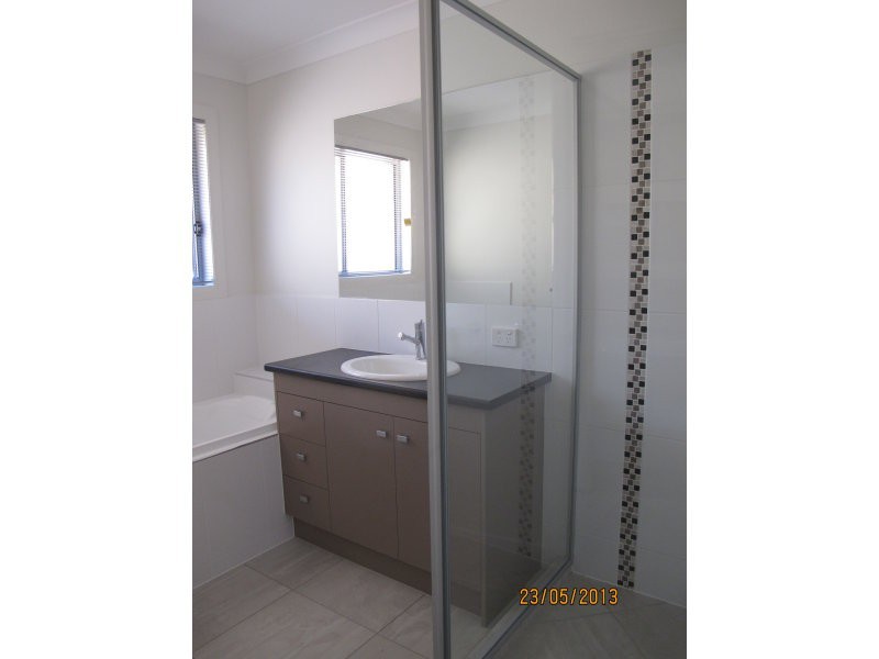 2/1 Riley Peter Place, Cleveland QLD 4163