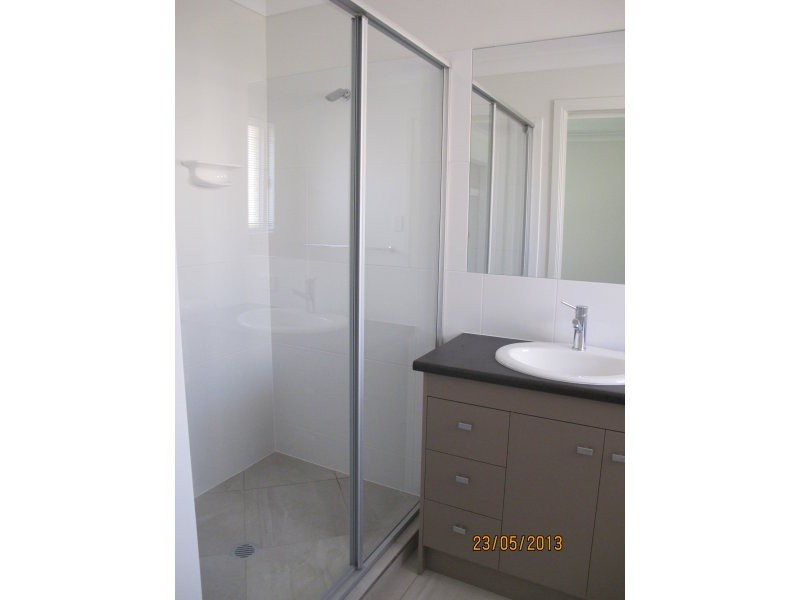 2/1 Riley Peter Place, Cleveland QLD 4163