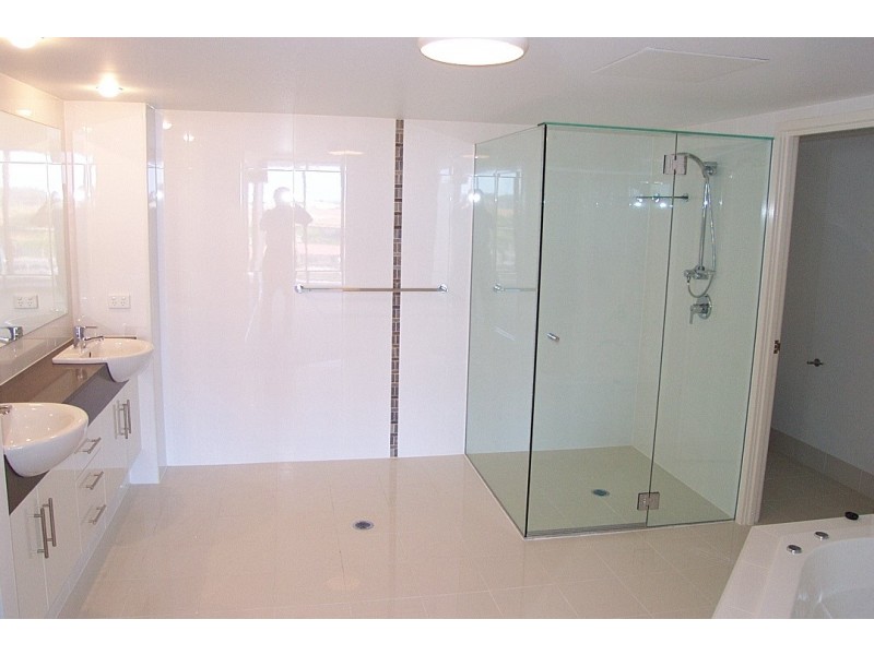 135 Shore Street West, Cleveland QLD 4163