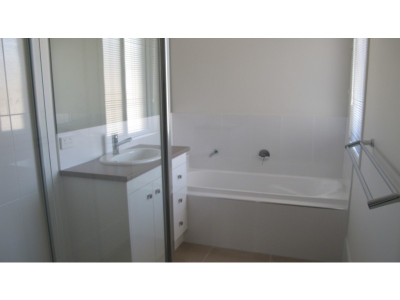 2 Sandalwood Street, Thornlands QLD 4164