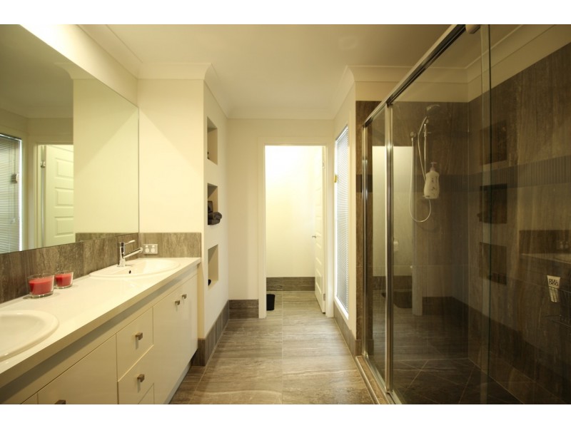 16A Rosemary Street, Thornlands QLD 4164