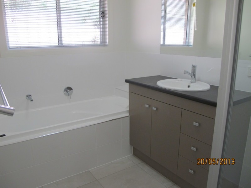 42 Riley Peter Place, Cleveland QLD 4163