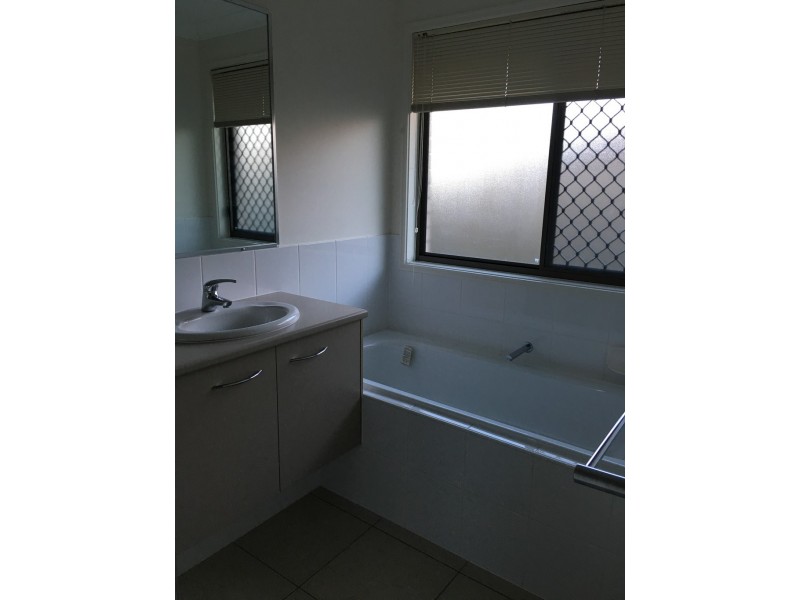1 Penda Circ, Victoria Point QLD 4165