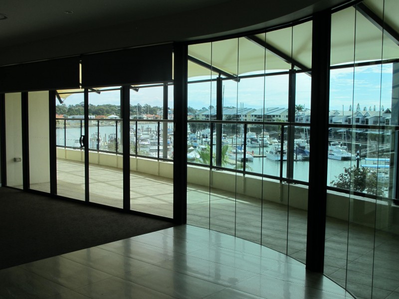 Penthouse 3 Shore Street West, Cleveland QLD 4163