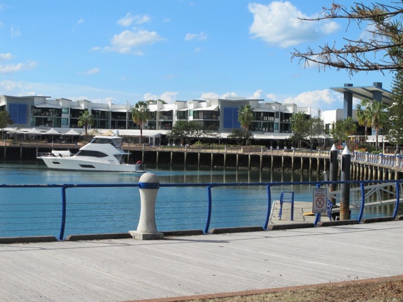 Penthouse 3 Shore Street West, Cleveland QLD 4163