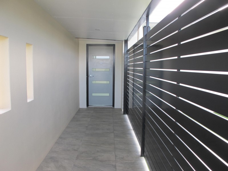 Penthouse 3 Shore Street West, Cleveland QLD 4163