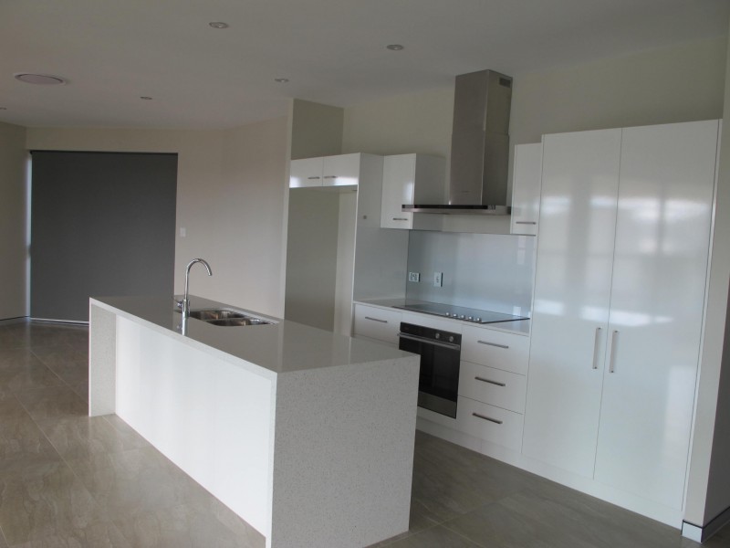 Penthouse 3 Shore Street West, Cleveland QLD 4163