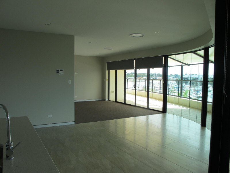 Penthouse 3 Shore Street West, Cleveland QLD 4163