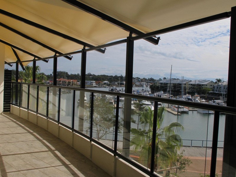 Penthouse 3 Shore Street West, Cleveland QLD 4163