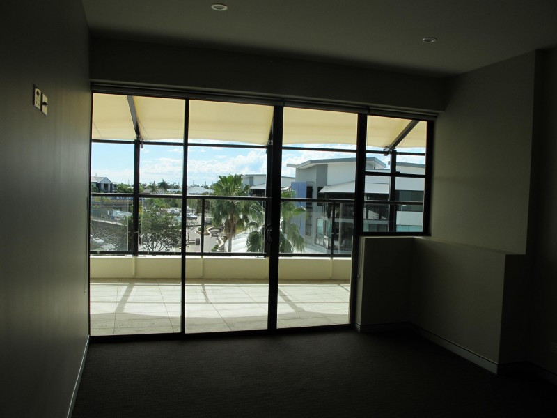 Penthouse 3 Shore Street West, Cleveland QLD 4163