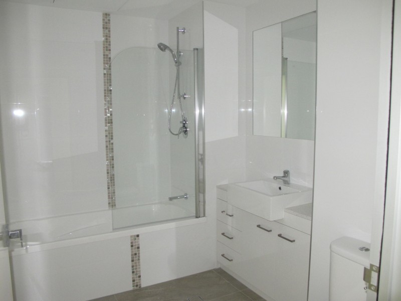 Penthouse 3 Shore Street West, Cleveland QLD 4163