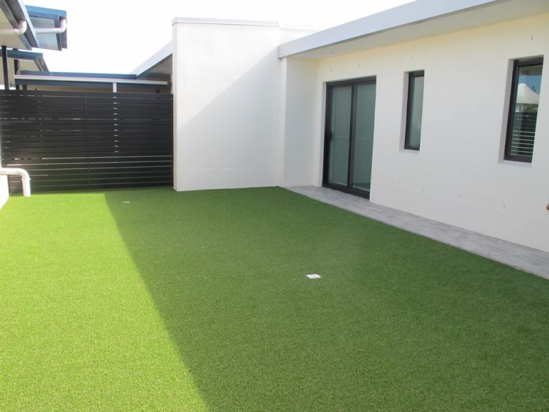 Penthouse 3 Shore Street West, Cleveland QLD 4163