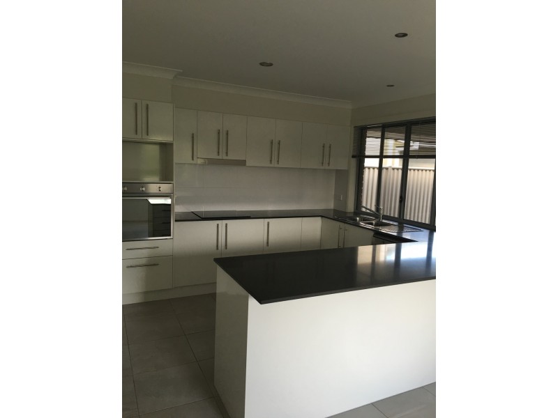 19 Parnell St, Ormiston QLD 4160