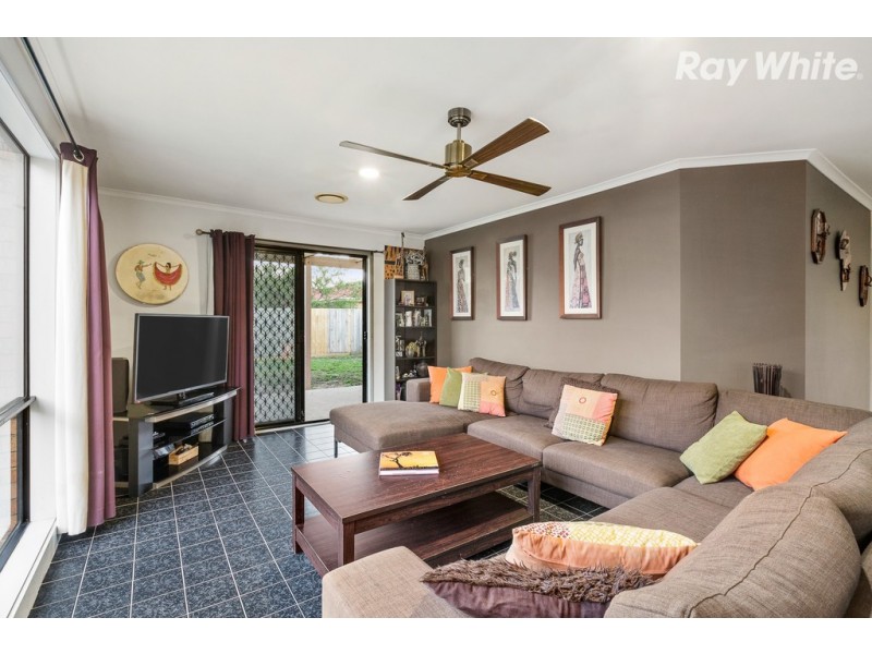 16 Josephine Avenue, Cranbourne North VIC 3977