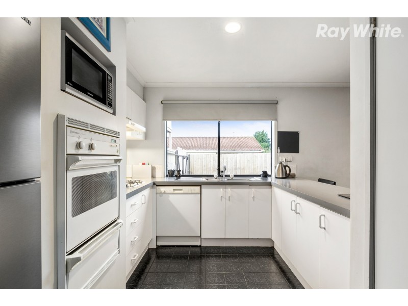 16 Josephine Avenue, Cranbourne North VIC 3977