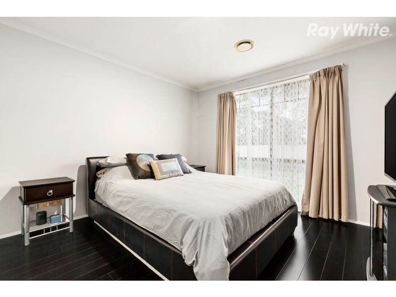16 Josephine Avenue, Cranbourne North VIC 3977