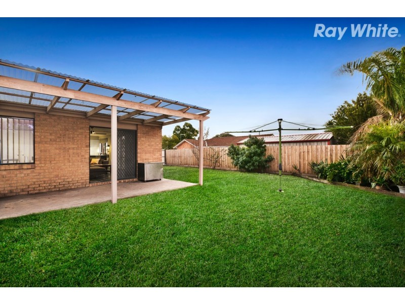 16 Josephine Avenue, Cranbourne North VIC 3977