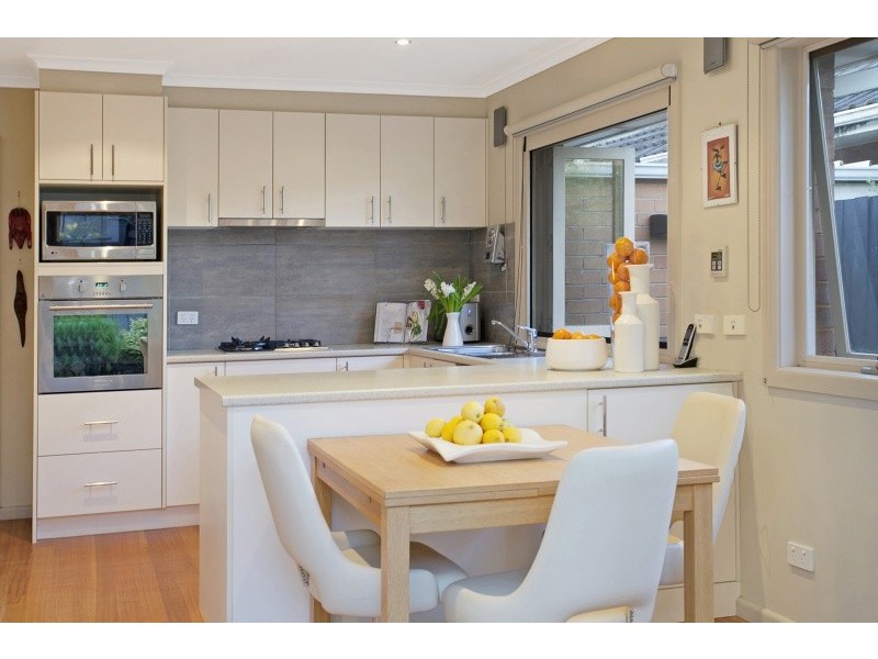 2/9 Arkaringa Crescent, Black Rock VIC 3193