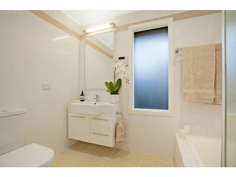 2/9 Arkaringa Crescent, Black Rock VIC 3193