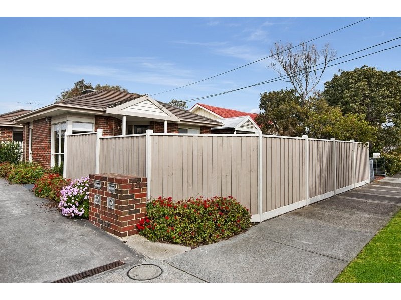 1,18 Sixth Street, Parkdale VIC 3195