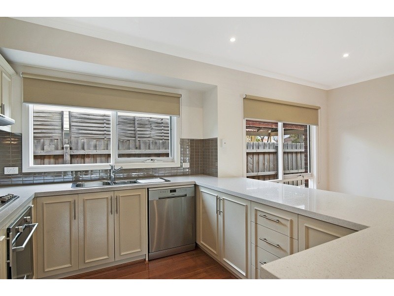 1,18 Sixth Street, Parkdale VIC 3195