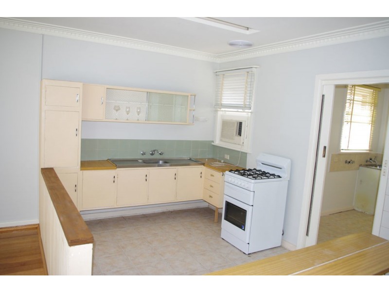 8 Allnutt Court, Cheltenham VIC 3192