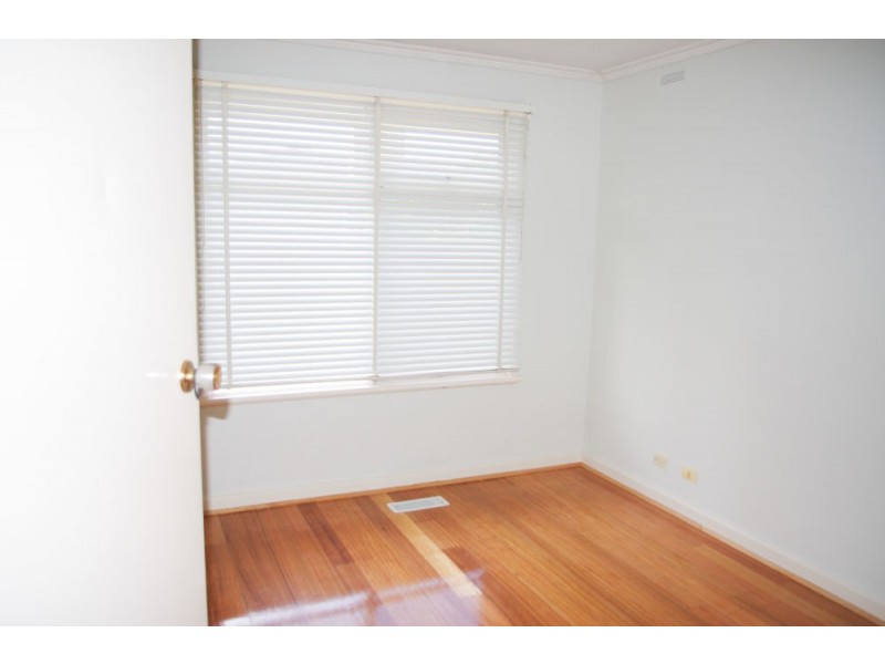 8 Allnutt Court, Cheltenham VIC 3192