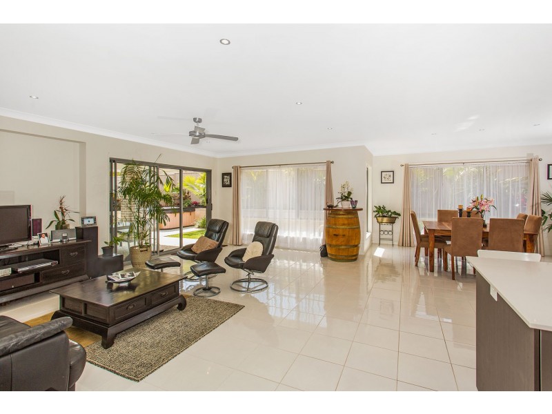 52 Newcastle Drive, Pottsville NSW 2489