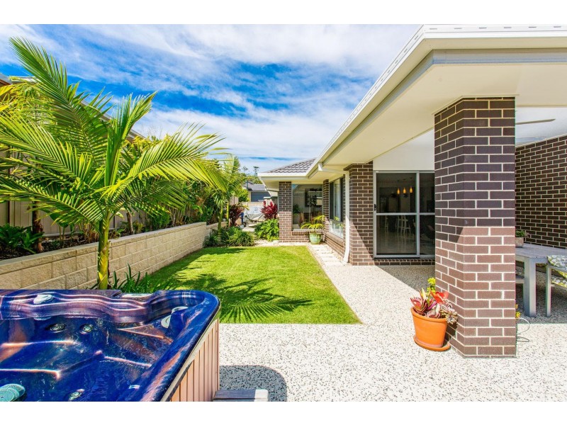 52 Newcastle Drive, Pottsville NSW 2489