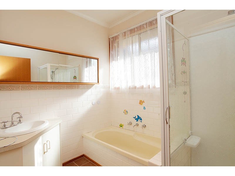 16 Moran Place, Norlane VIC 3214