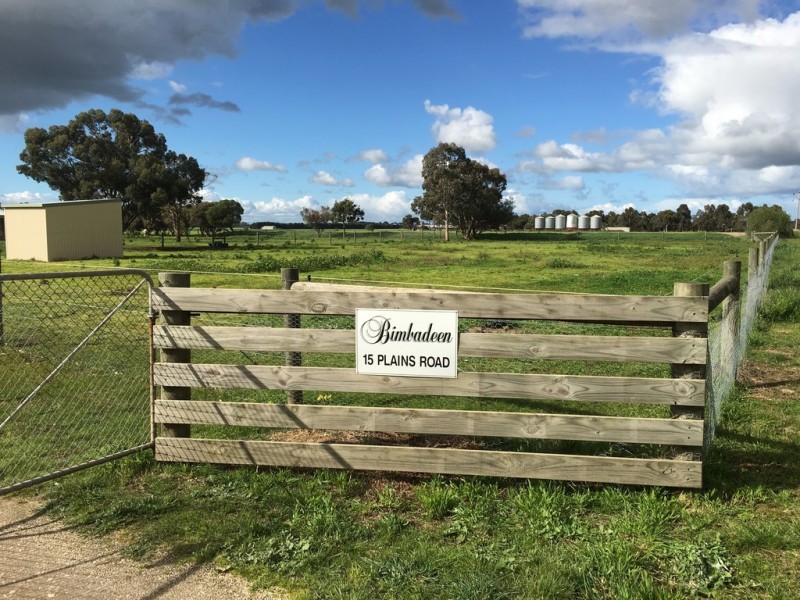 15 Plains Road, Lara VIC 3212