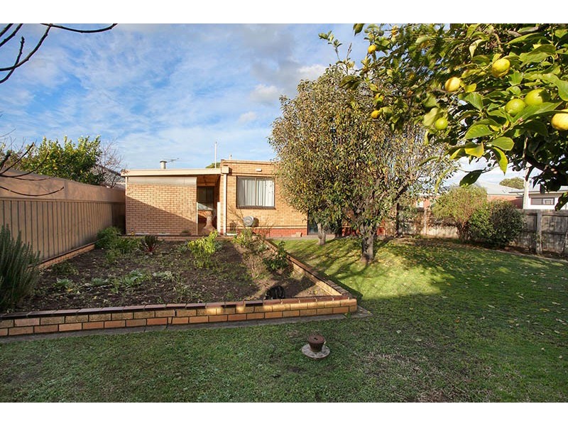 27 Osborne Avenue, North Geelong VIC 3215