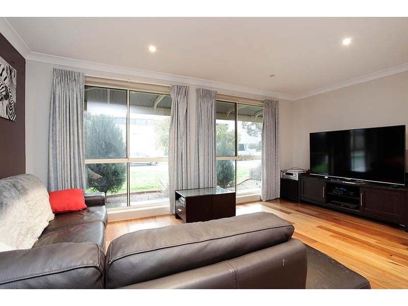 18 Lake Road, Lara VIC 3212